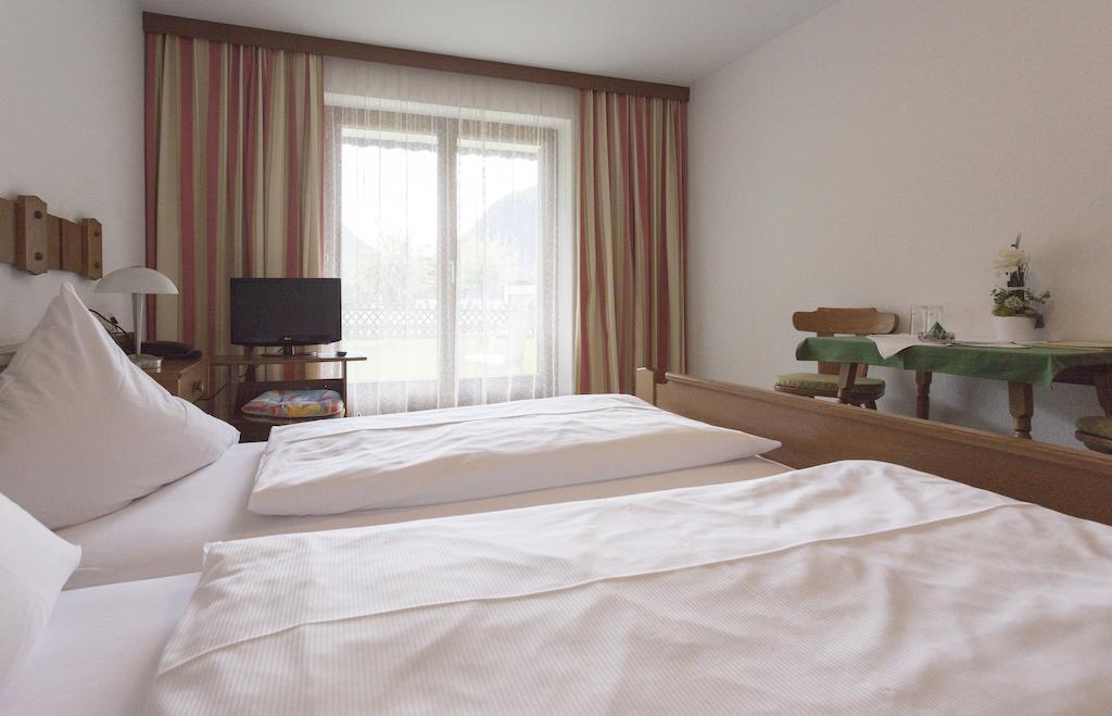 Hotel Alpenblick Шрунс Экстерьер фото