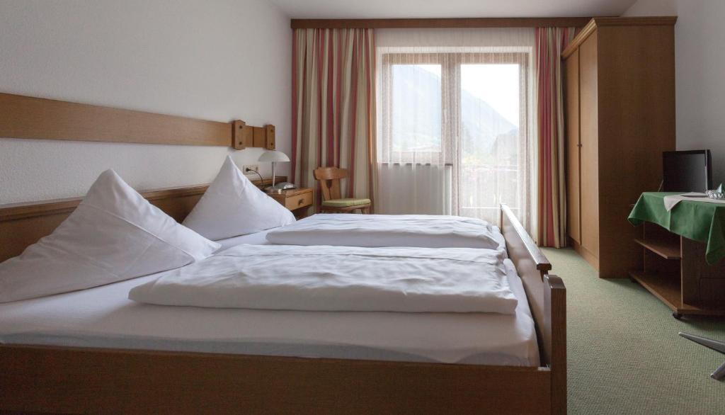 Hotel Alpenblick Шрунс Экстерьер фото